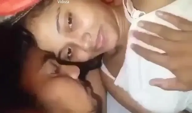 Patna couple in romantic mood, hot kissing & nipple sucking